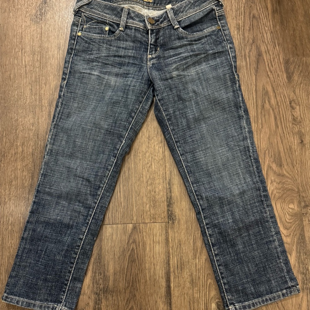 ✨ Bebe Cropped Straight-Leg Jeans – Size 27 – Inseam 22” Capri ✨